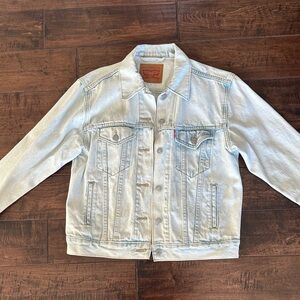 Levi’s light wash denim jacket